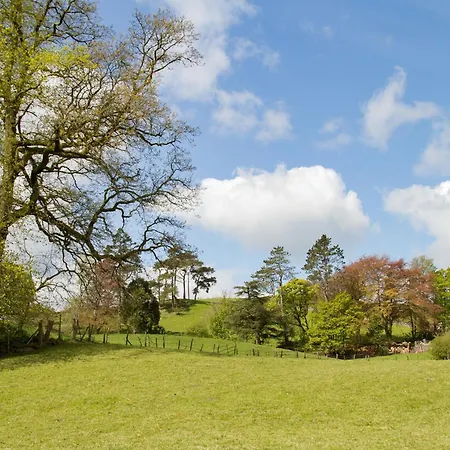 3-uk33247 Holiday home