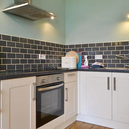 3-uk33247 Holiday home *