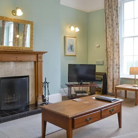 3-uk33247 Holiday home