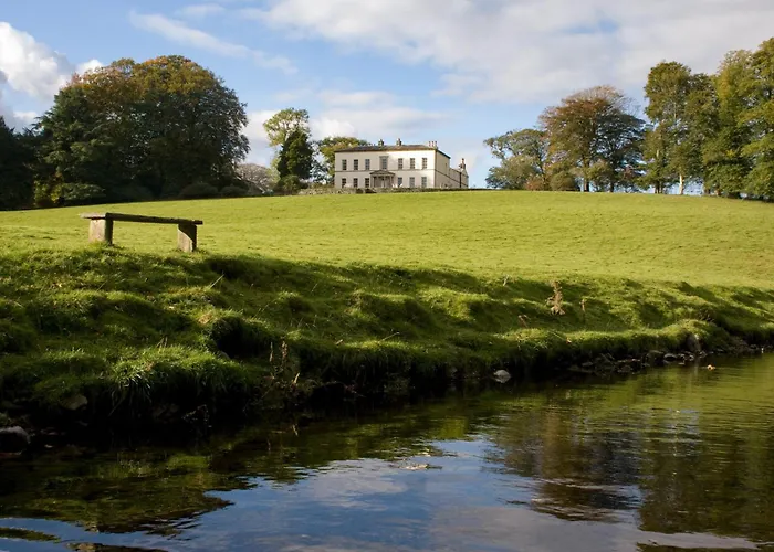 3-uk33247 Holiday home